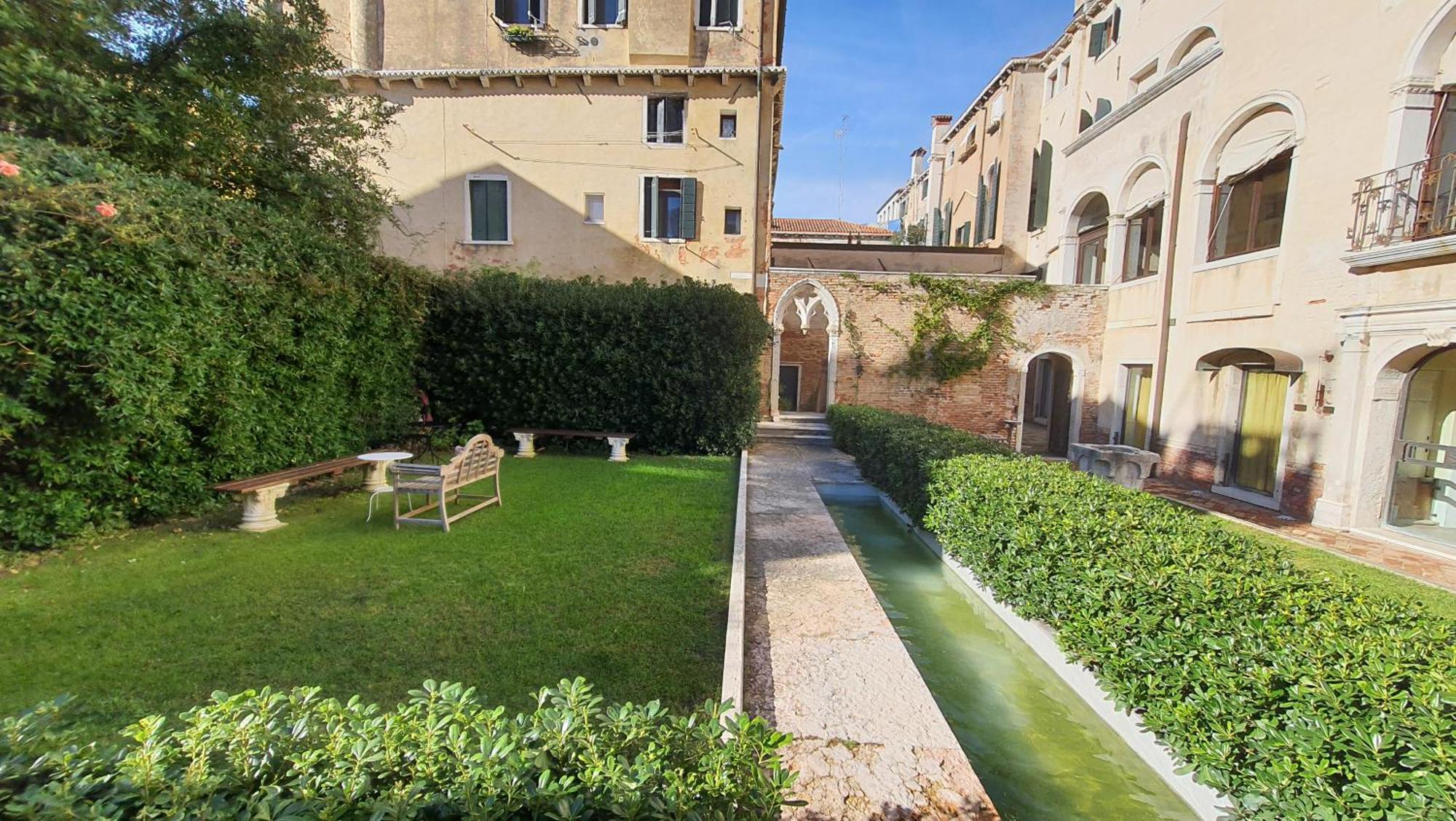 Aparthotel Palazzo Contarini Della Porta Di Ferro Venezia Esterno foto