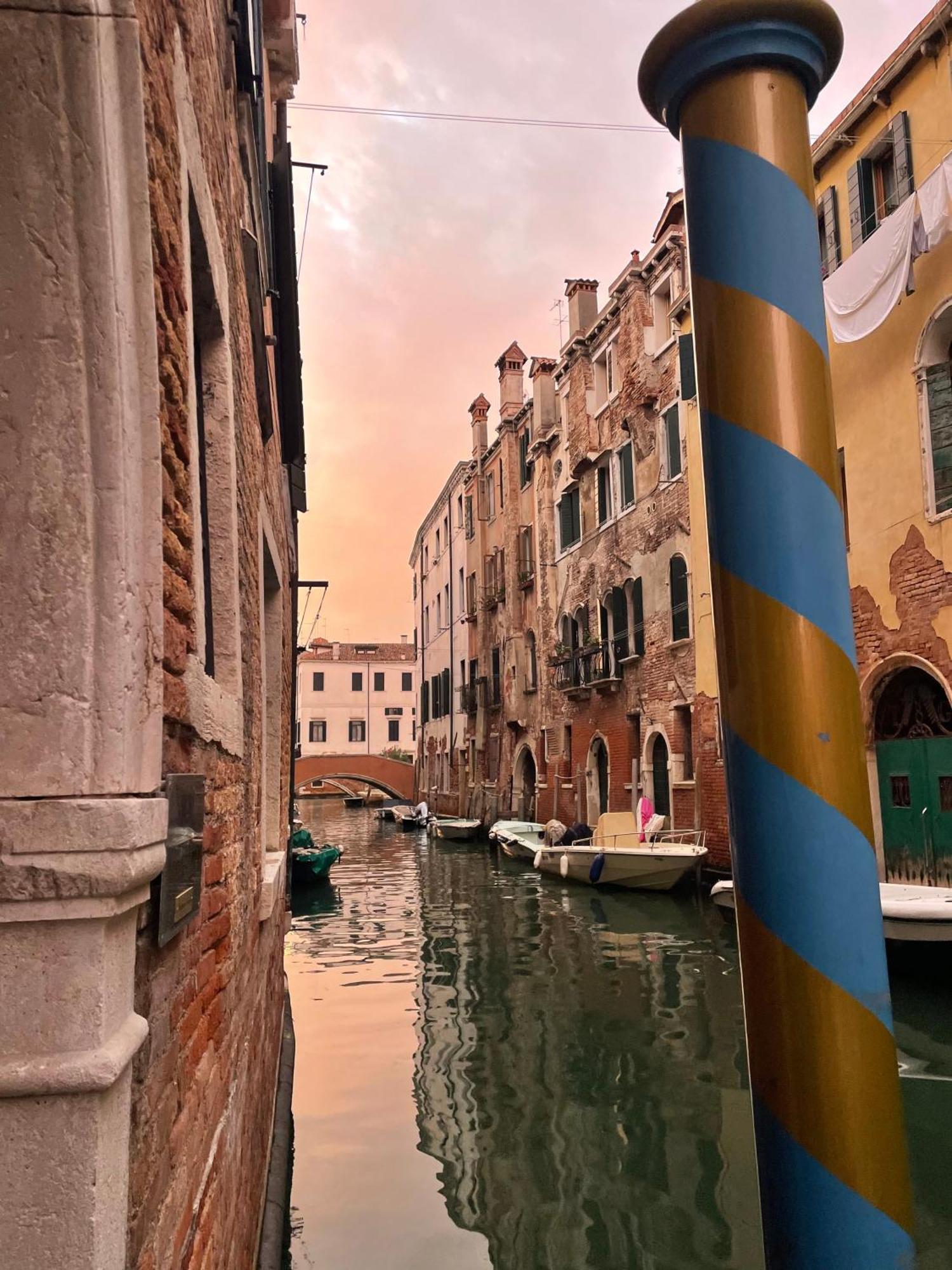 Aparthotel Palazzo Contarini Della Porta Di Ferro Venezia Esterno foto