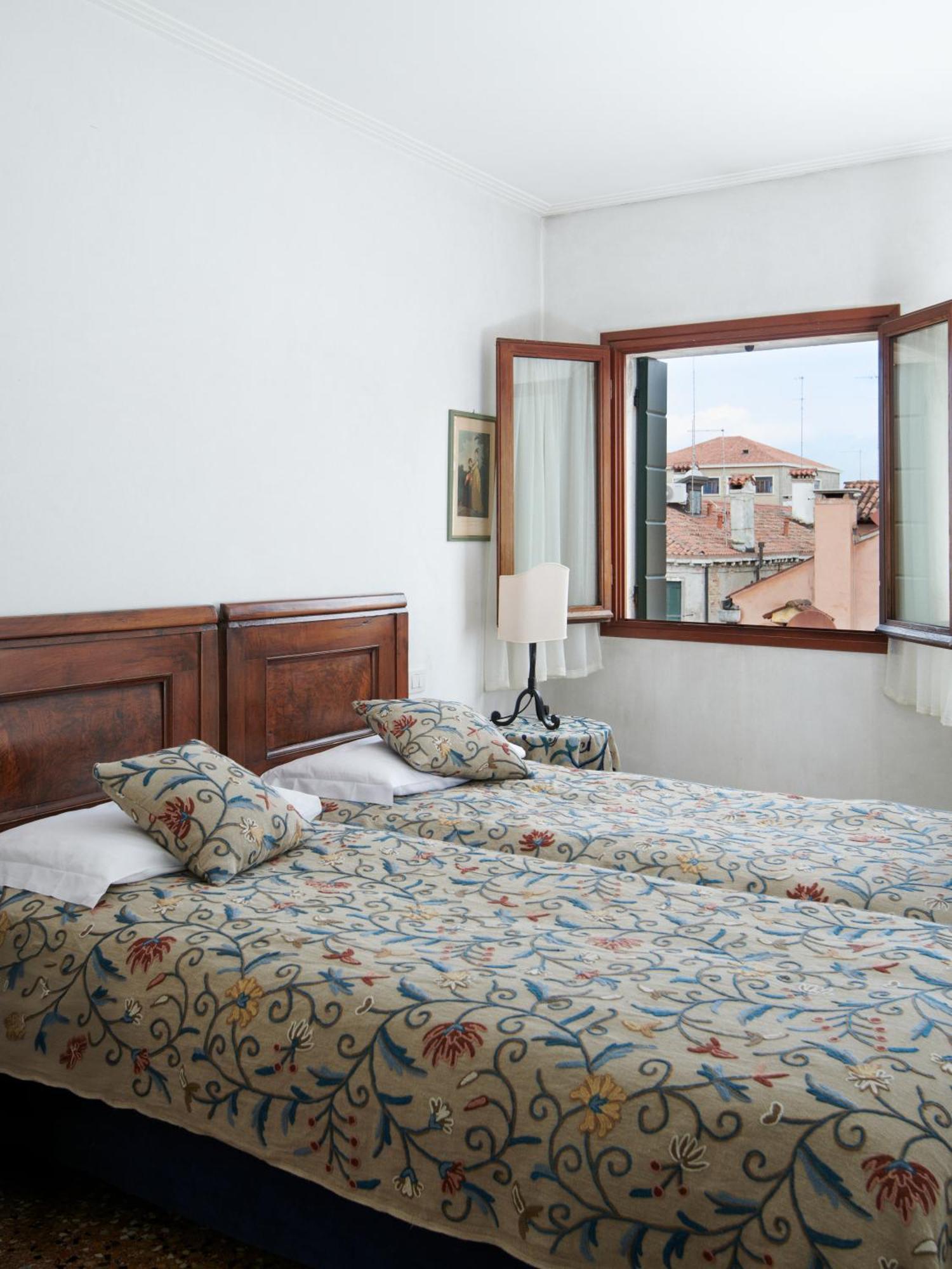 Aparthotel Palazzo Contarini Della Porta Di Ferro Venezia Esterno foto
