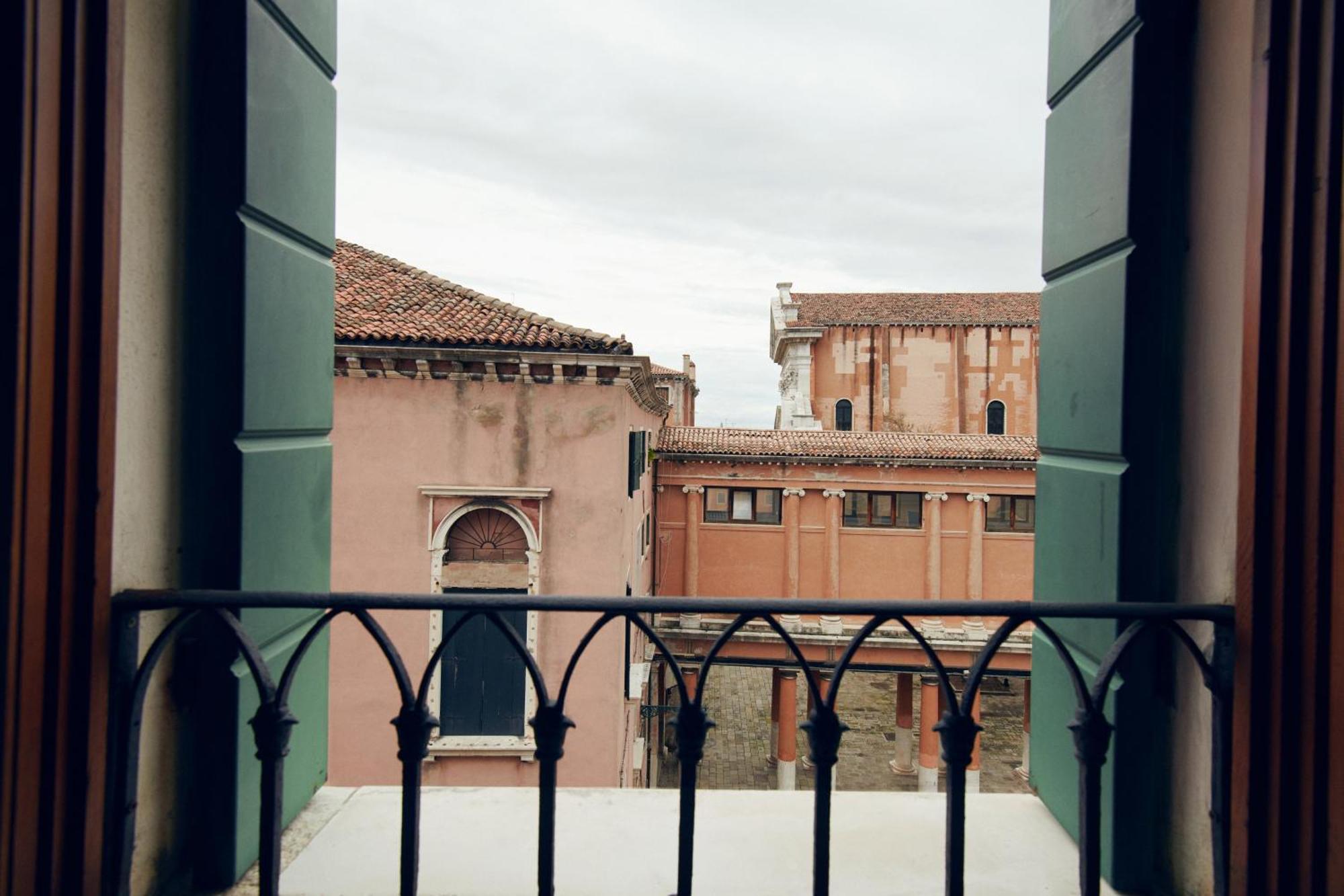 Aparthotel Palazzo Contarini Della Porta Di Ferro Venezia Esterno foto