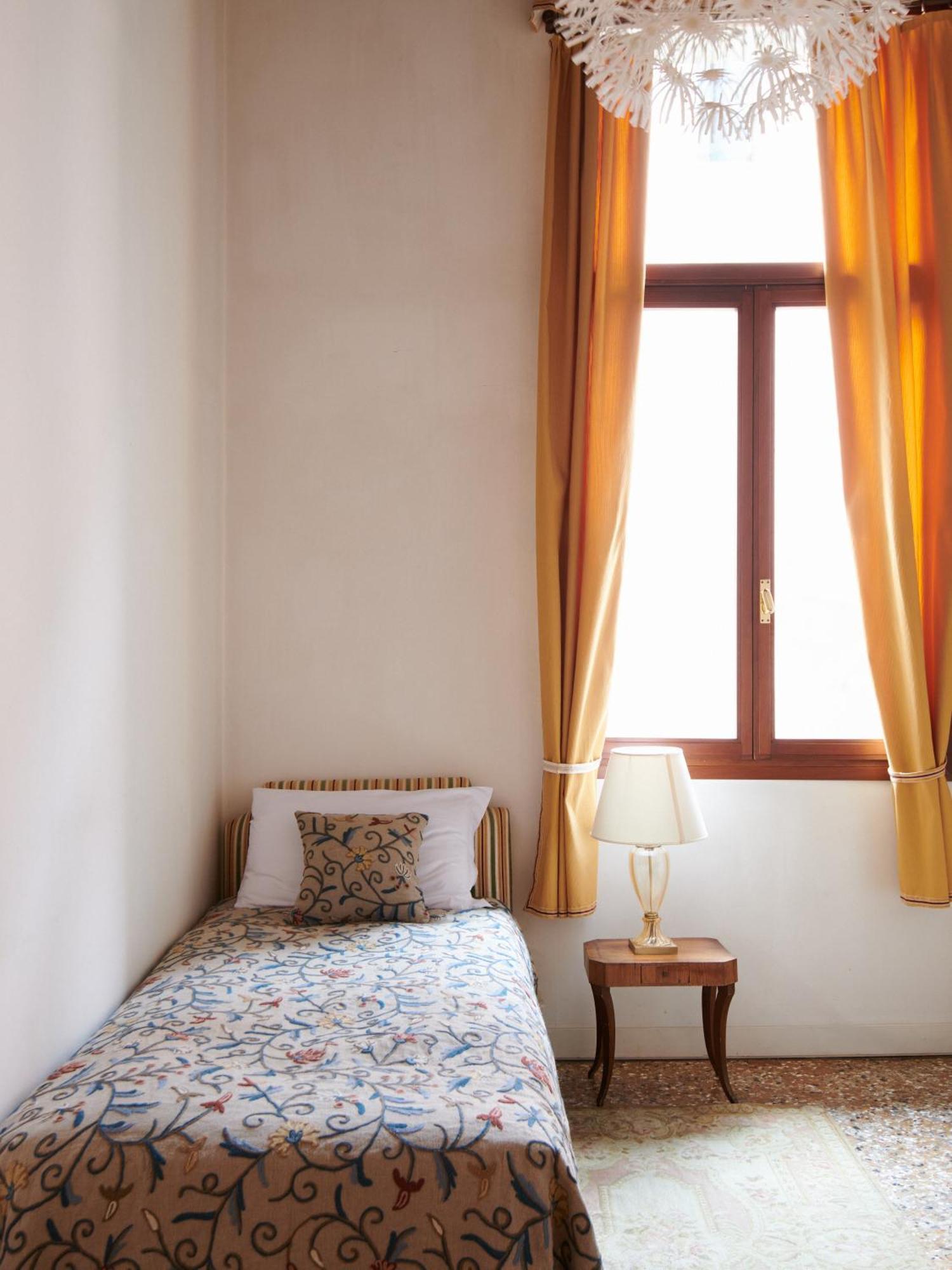Aparthotel Palazzo Contarini Della Porta Di Ferro Venezia Esterno foto