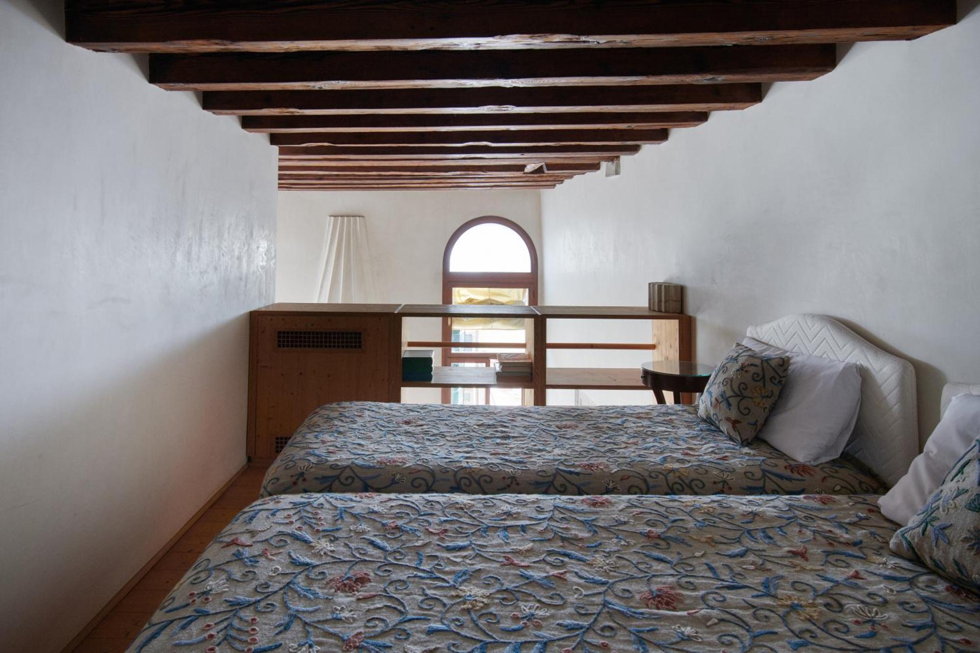 Aparthotel Palazzo Contarini Della Porta Di Ferro Venezia Esterno foto